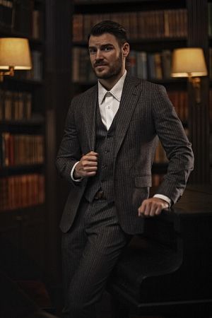 Oblek s vestou - Dobře padnoucí oblek musí materiálem i střihem odpovídat svému účelu