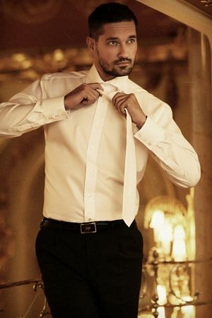 Košile Winsdor
Luxusní pánská košile Elegantní pánská košile podtrhne osobnost a vhodně doplní slavnostní okamžik.