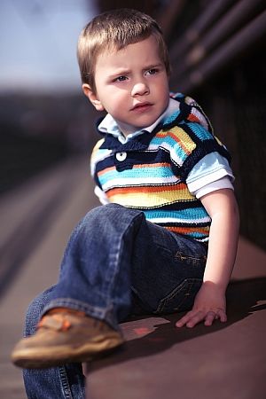 Pruhovaná vesta s kapucí