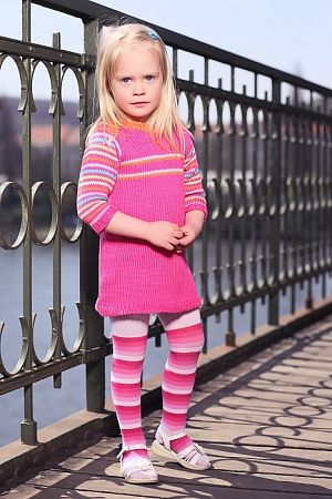 Delší pruhovaný svetr s 3/4 rukávy