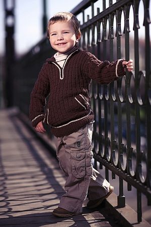 Řádkový svetr s kapsami